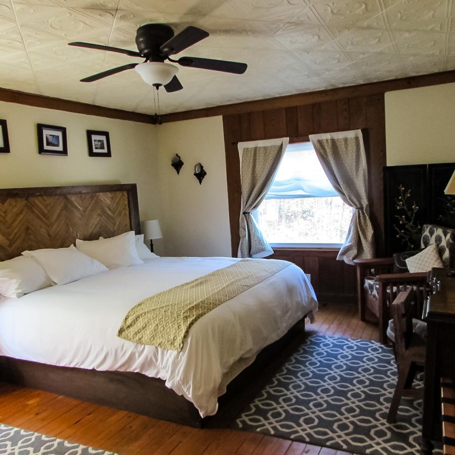 Red Leaf River Inn Уейнсвил Екстериор снимка