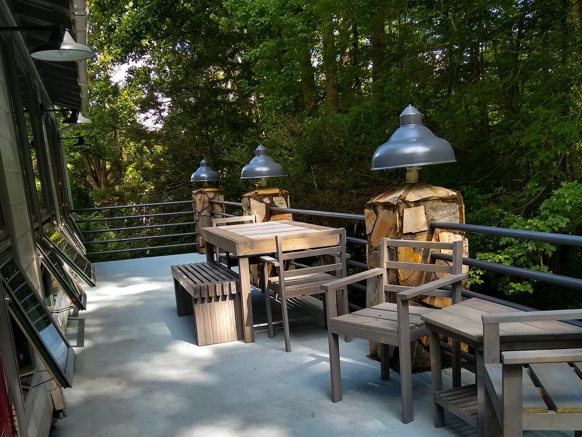 Red Leaf River Inn Уейнсвил Екстериор снимка